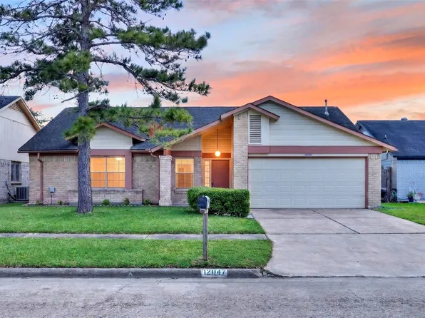 12047 Plumpoint Dr, Houston, TX 77099
