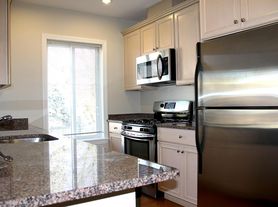 1522 Vfw Pkwy, Boston, MA