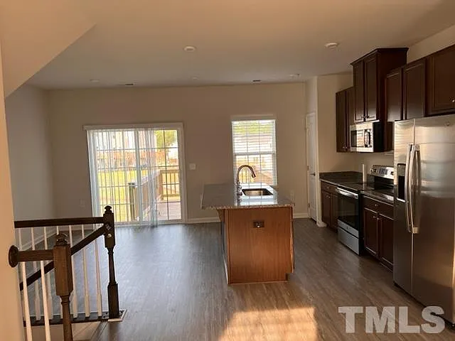 1019 Romeria Dr — Photo 5