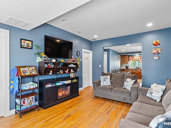 2nd image of 34 Avenue B