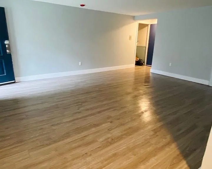 Cameron Apartments — Photo 17