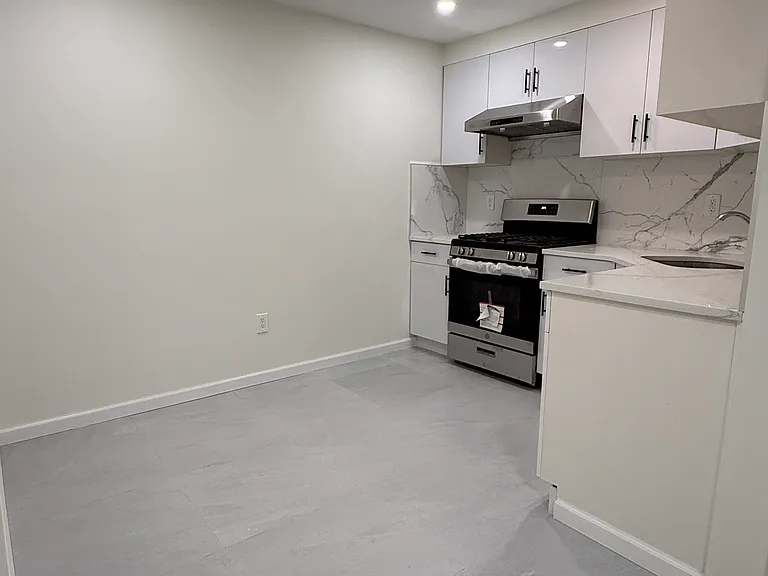 Kissena Blvd — Photo 2