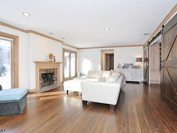 5th image of 28 Bear Mountain Rd