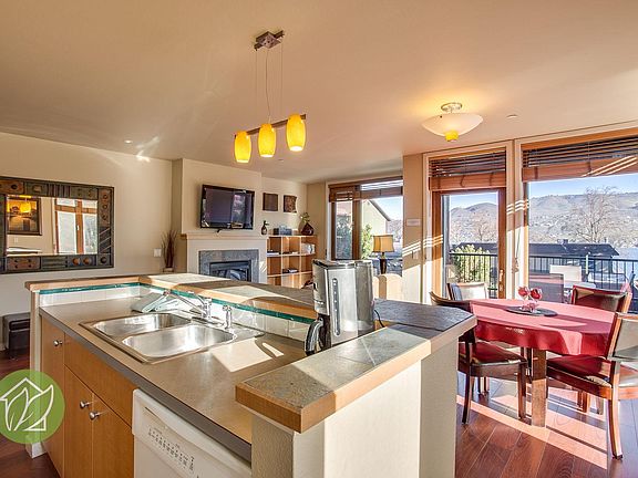 4th image of 2220 W Woodin Ave #112