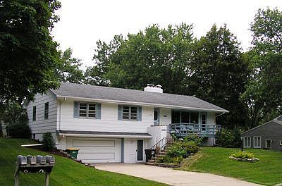 1st image of 1005 Holly Ln