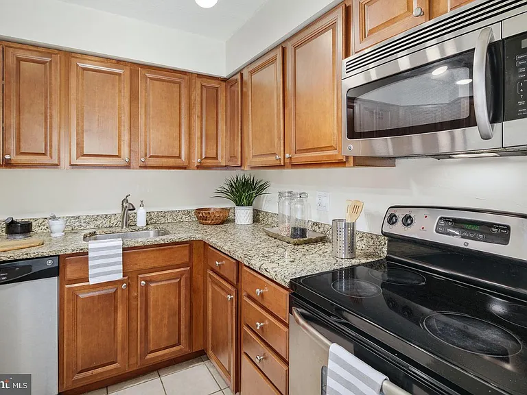 1420 Locust St #11D — Photo 3