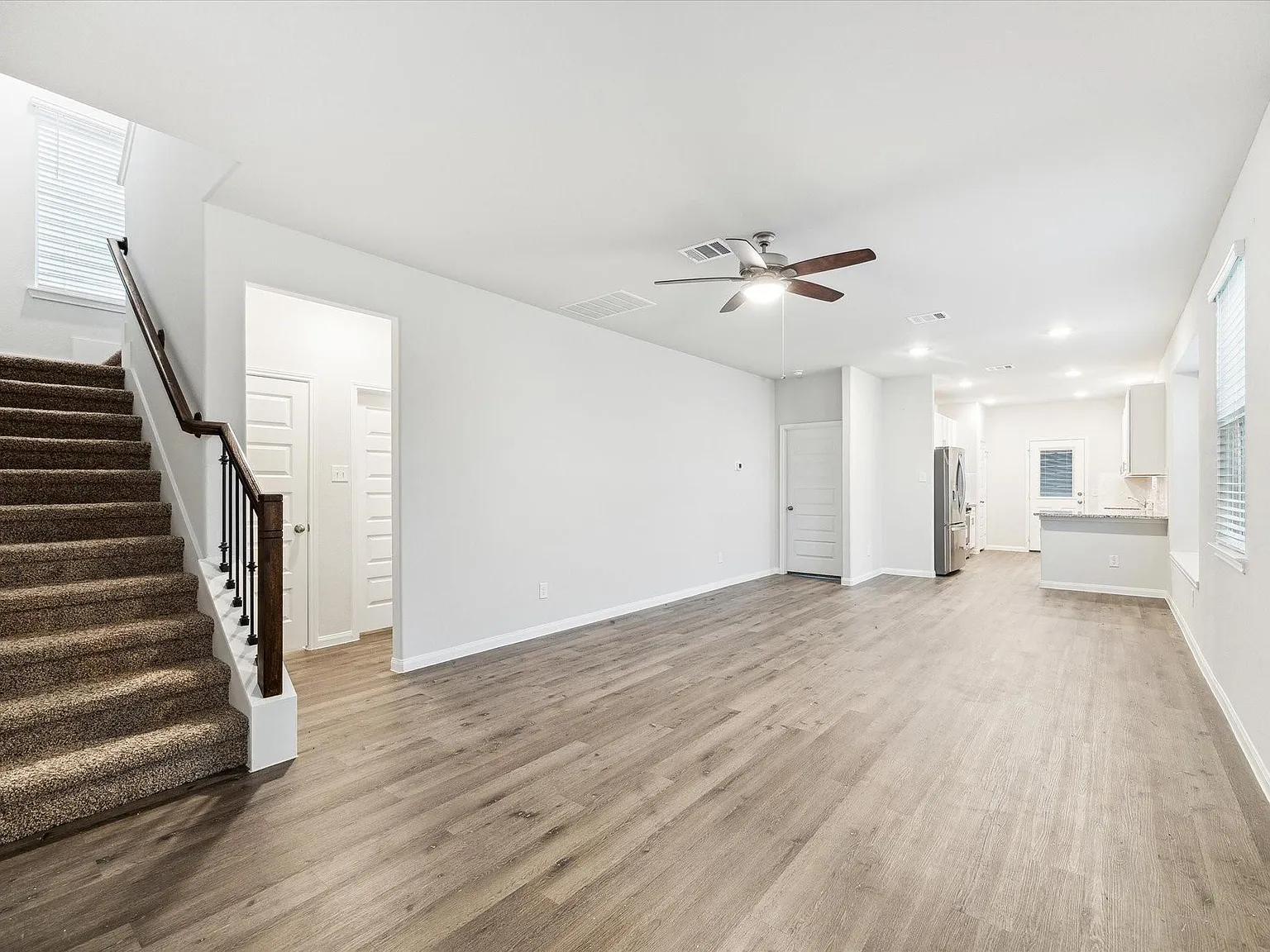 4 bed, 2.5 bath, 2244 sqft, $2,400 — Photo 2