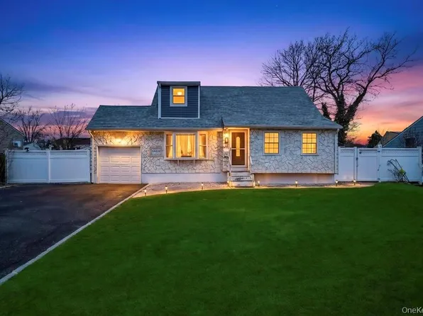 41 Walton Street, Brentwood, NY 11717