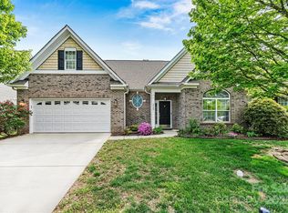 5722 Kirkwynd Commons Dr, Charlotte, NC 28278