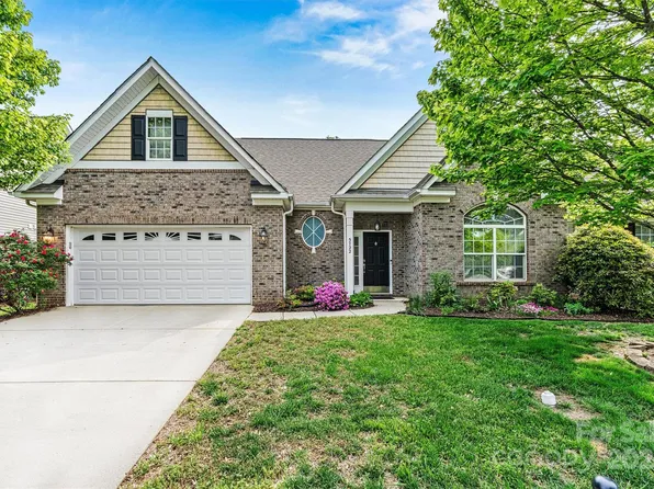 5722 Kirkwynd Commons Dr, Charlotte, NC 28278
