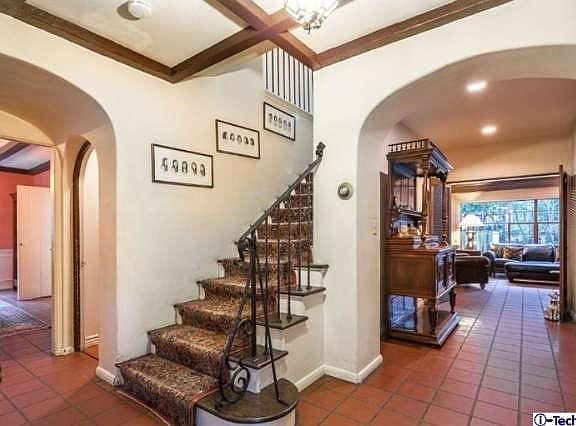 3rd image of 780 Fairfield Cir