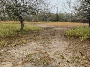 1049 Evergreen St, Mathis, TX 78368