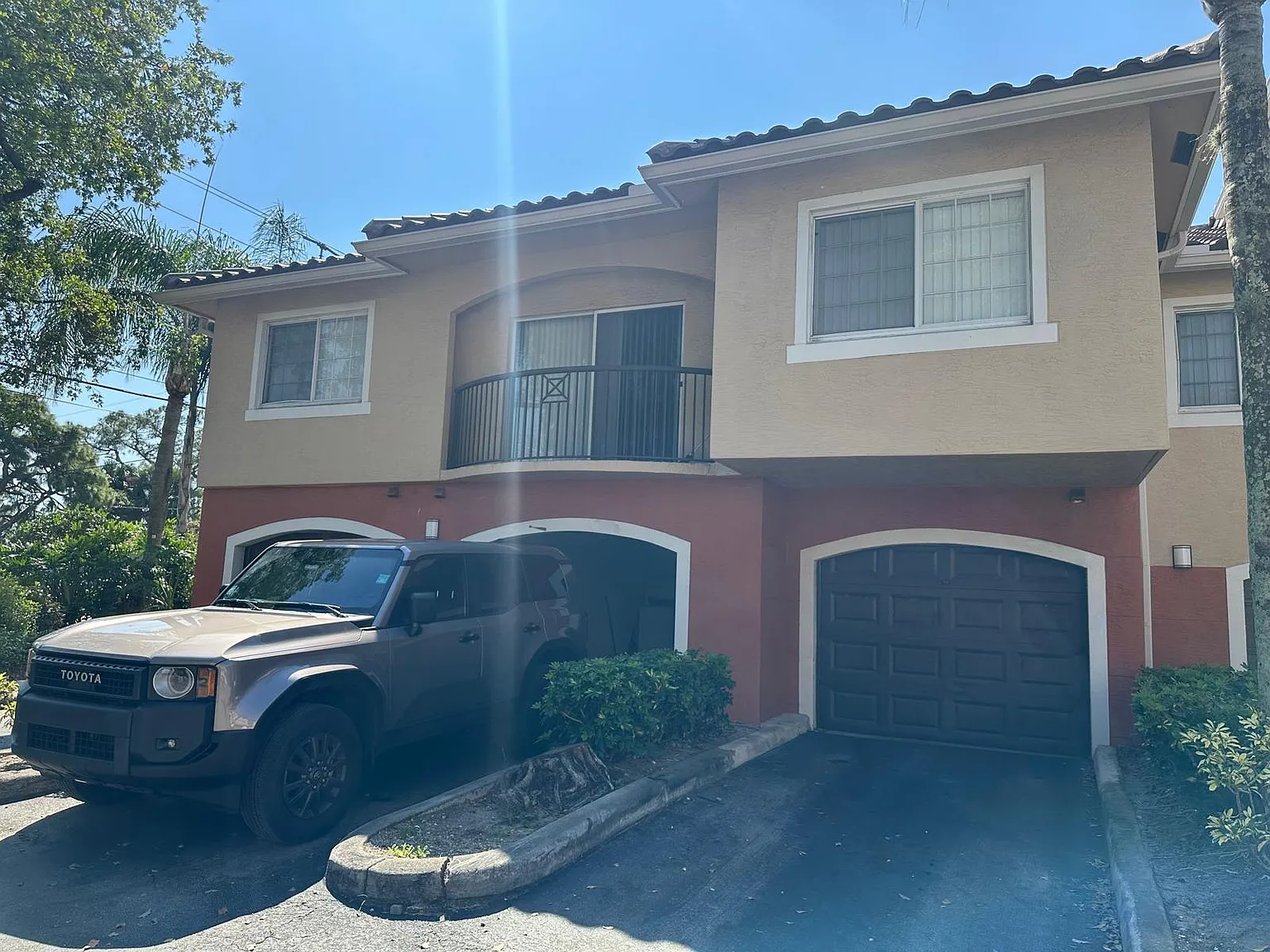 3 bed, 2.0 bath, 1220 sqft, $2,400 — Photo 1