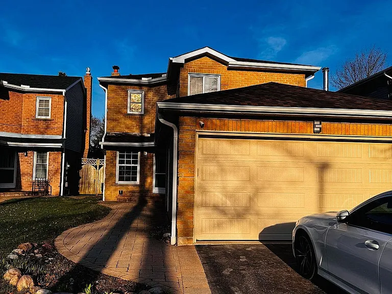 20 Hemingford Pl — Photo 2
