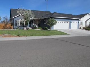 1453 Cardiff Dr, Gardnerville, NV 89410