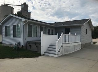 814 Douglas St, Jesup, IA 50648