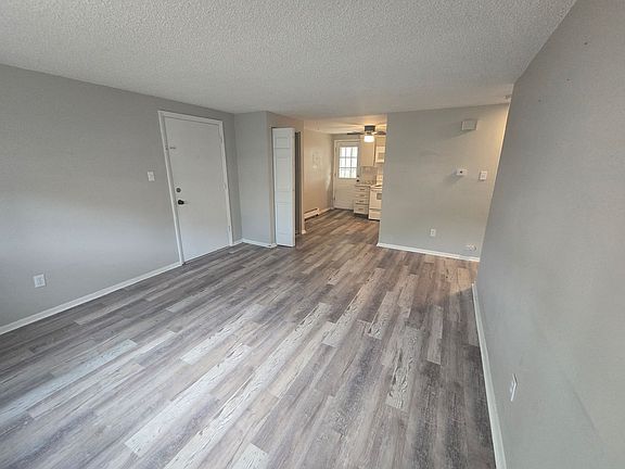 3rd image of 1099 Westmoreland Rd APT 2