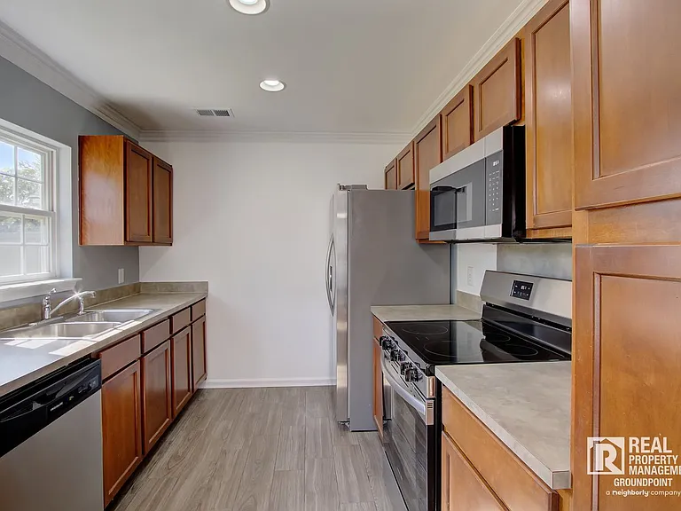 308 Briarbend Rd — Photo 3