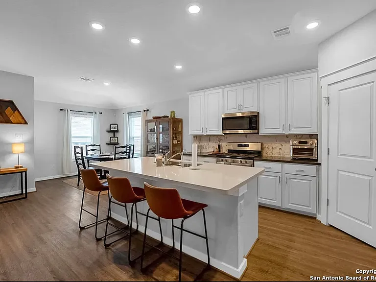 10538 Francisco Way — Photo 4
