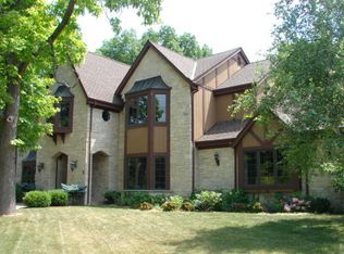 19595 Putneys Ct, Brookfield, WI 53045