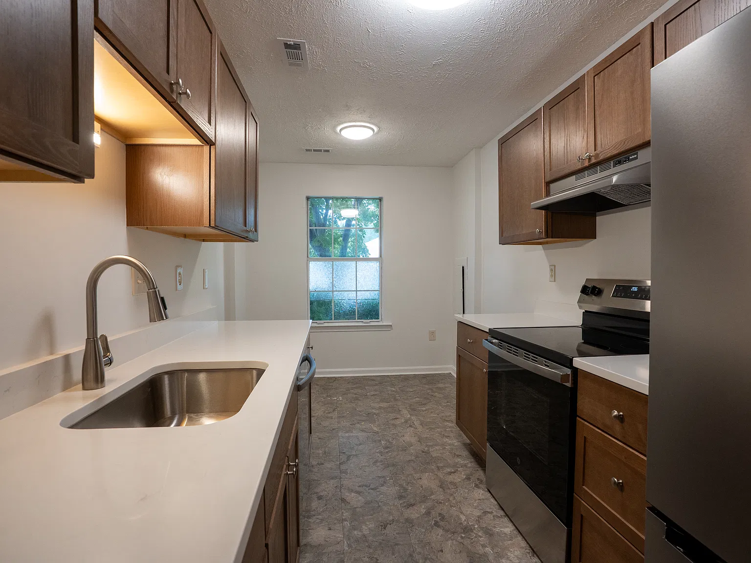 2 bed, 3.5 bath, 1120 sqft, $2,100 — Photo 3