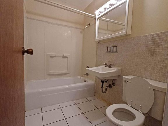 5th image of 3627-3631 N Rockton Ave #3627-102