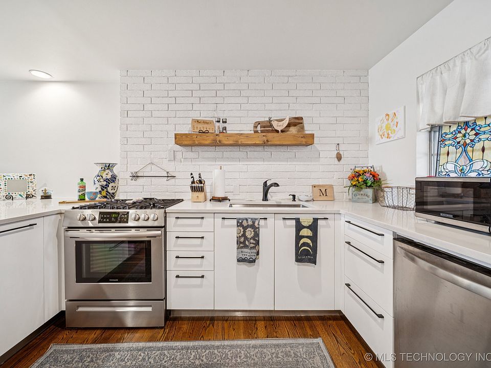 1st image of 1107 E 45th Pl APT 15