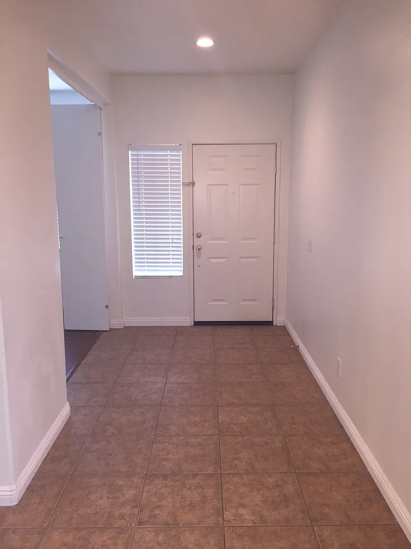 3Bd / 2.5Ba + DEN & Loft! Snowbell Ln. (92553) — Photo 2