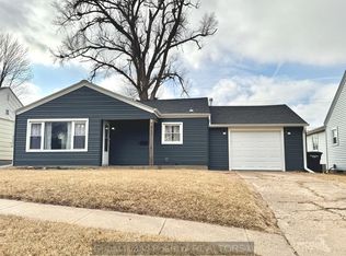 811 N Briggs Ave, Hastings, NE 68901