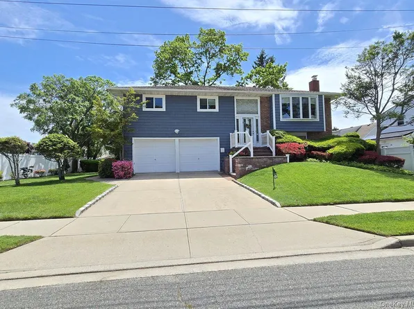 15 6th Avenue, Farmingdale, NY 11735