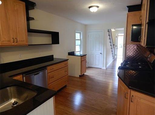 1st image of 11 Woodlawn St