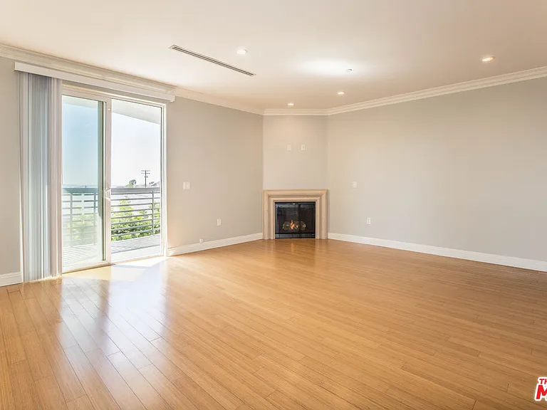 1283 Havenhurst Dr #204 — Photo 3