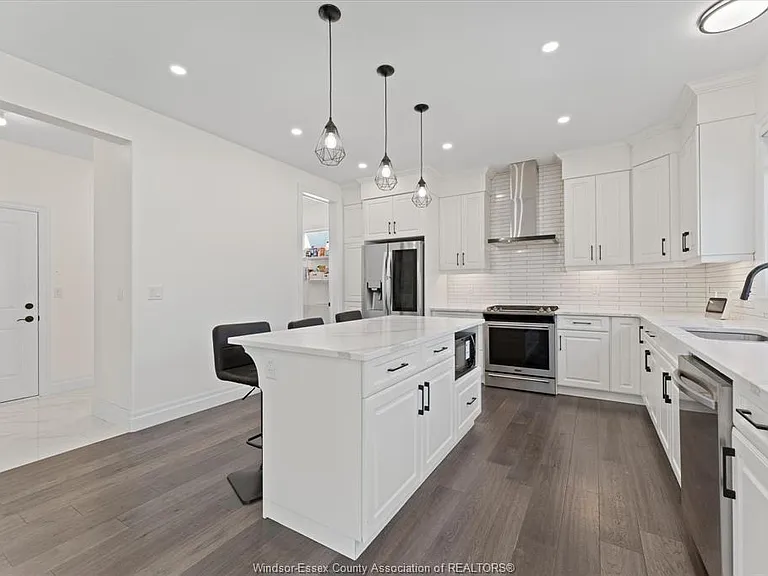 601 Holburn St — Photo 17