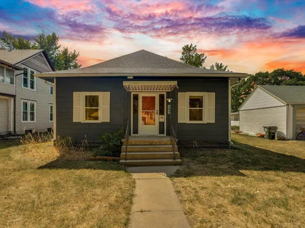 411 Santa Fe St, Halstead, KS 67056