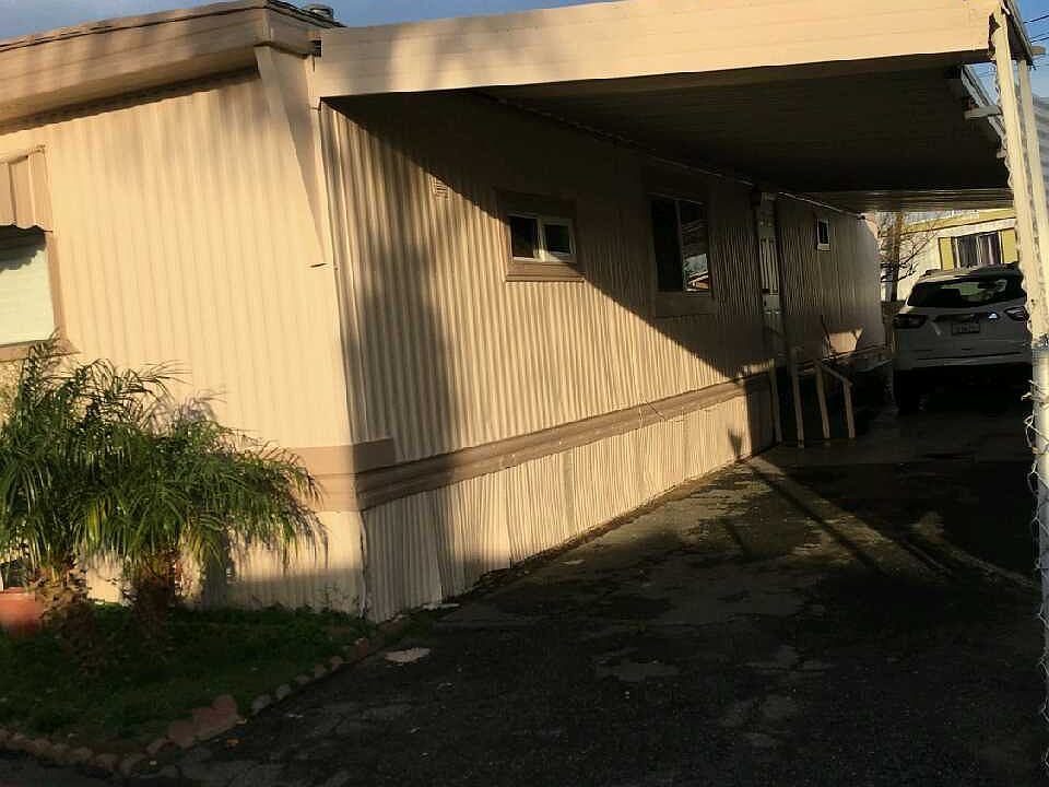 2nd image of 2280 W Rialto Ave