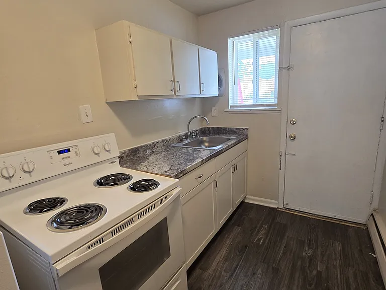 3206 Ellwood Ave #C — Photo 6