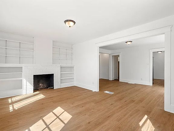 3rd image of 1032 Manzanita St