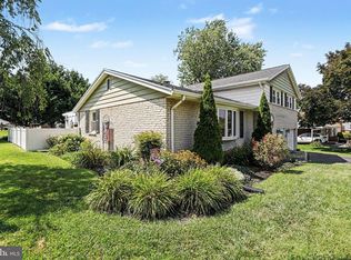 398 Folkstone Way, York, PA 17402
