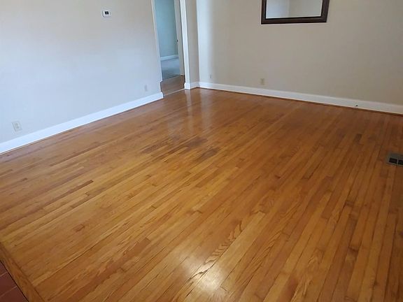 4th image of 410 Meadow Park