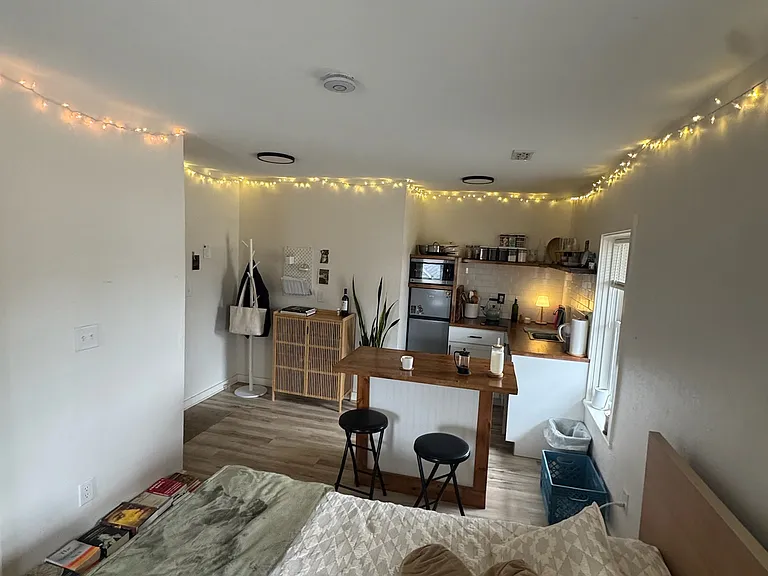2102 Pleasant St #2 — Photo 9
