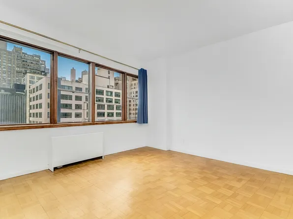 321 East 48th Street image 3 of 8