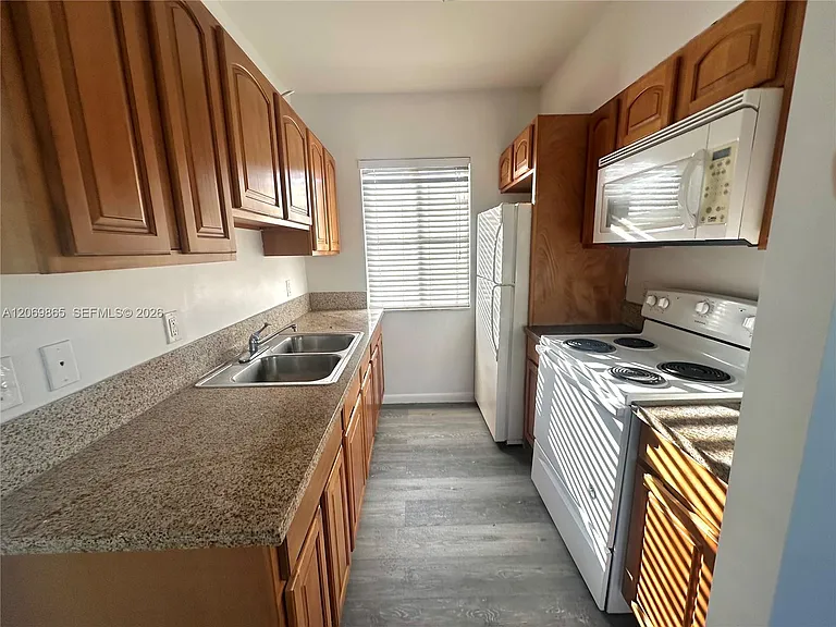 7130 Rue Versailles #10 — Photo 4