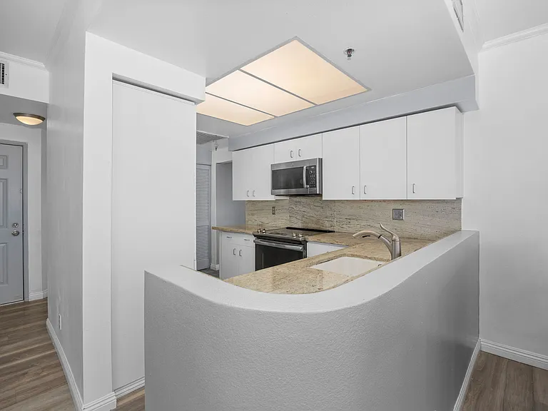 620 State St #123 — Photo 17