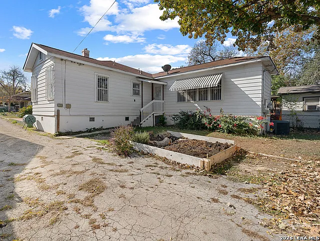 1627 Schley Ave — Photo 23