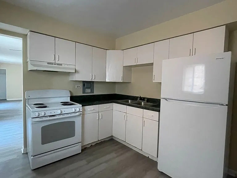 809 W Greenwood Ave #2E — Photo 4