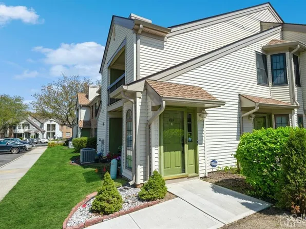 807 Sunshine Ct, Parlin, NJ 08859
