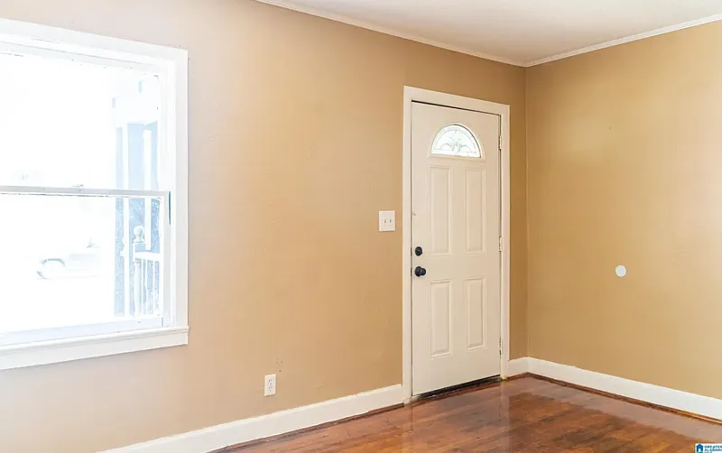 3 bed, 2.0 bath, 900 sqft, $1,250 — Photo 2