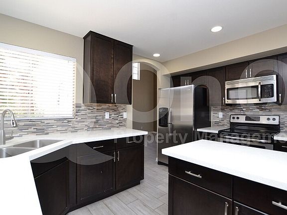 3rd image of 1210 N Congress Dr