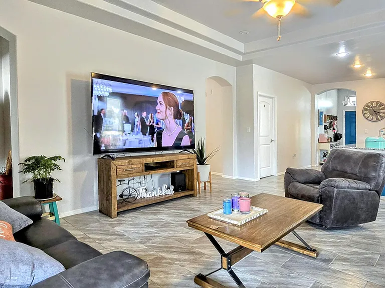 683 Codford Dr — Photo 3