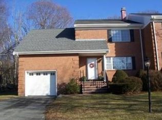 15 April Ln, Lexington, MA 02421